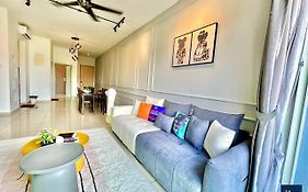 Seasons Luxury Apartment By Rr Jbcity